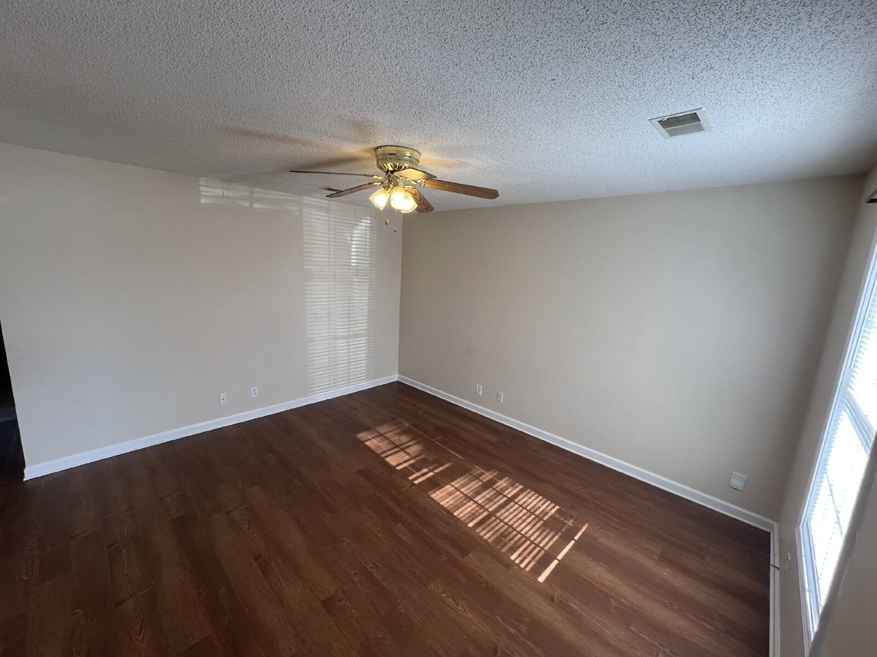 102A Tennessee Ave - Photo 3 of 12