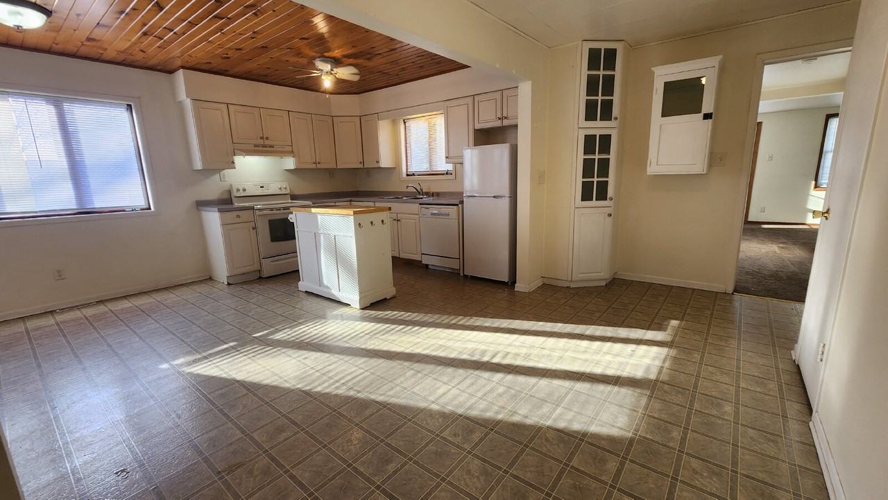 1533 9th St - Photo 2 of 26