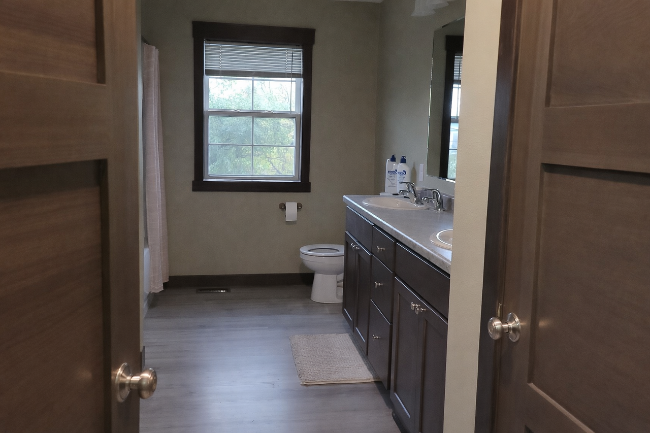 919 Lakeside Ave Apt 1 - Photo 5 of 15