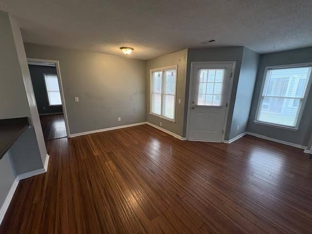 102 W Victoria Ct Apt C - Photo 4 of 17