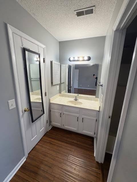 102 W Victoria Ct Apt C - Photo 7 of 17