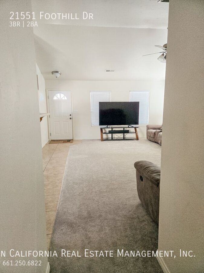 21551 Foothill Dr - Photo 4 of 16