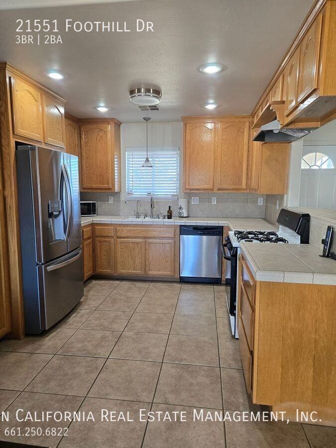 21551 Foothill Dr - Photo 6 of 16