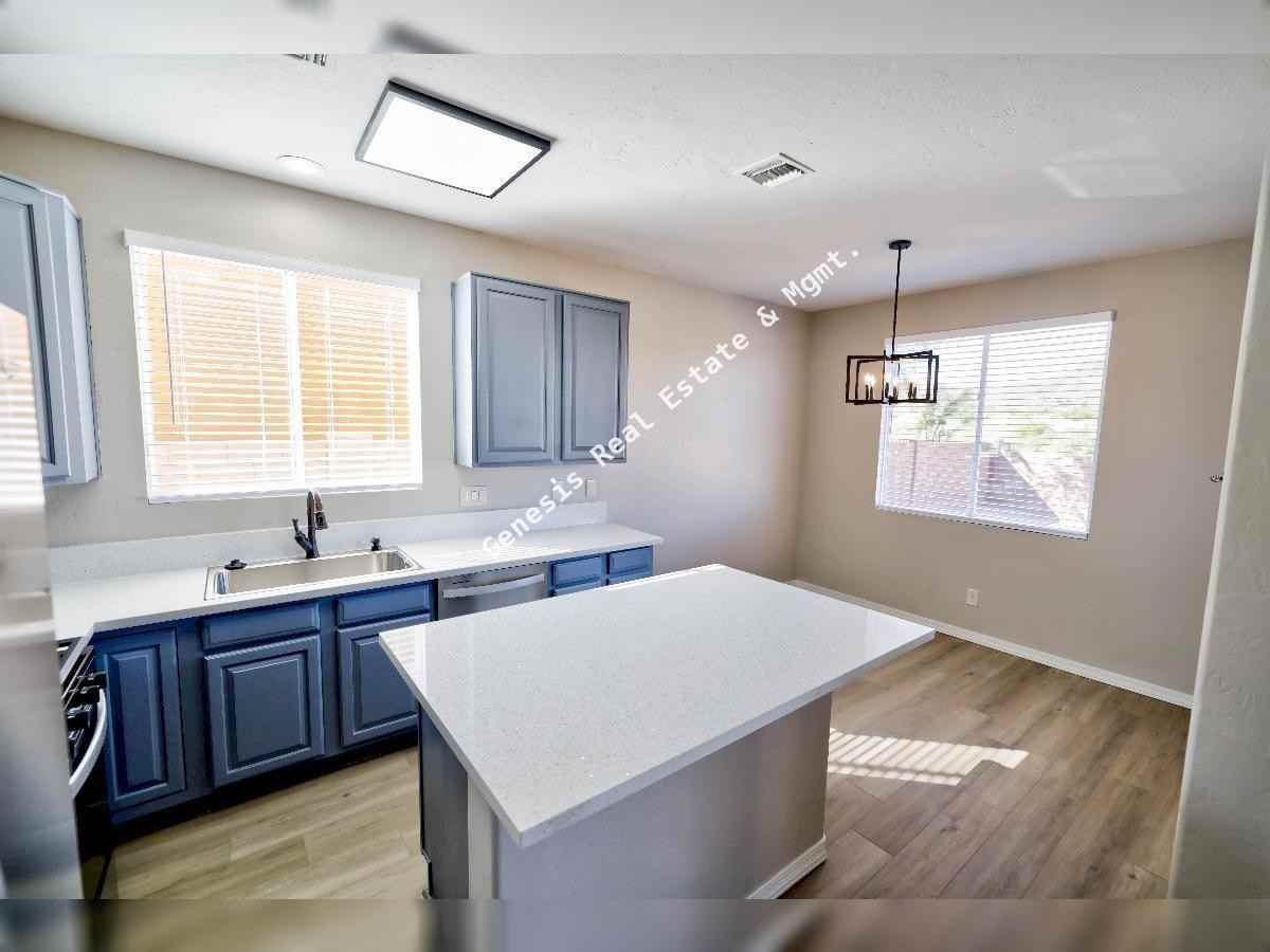 185 N Desert Stream Dr - Photo 2 of 45