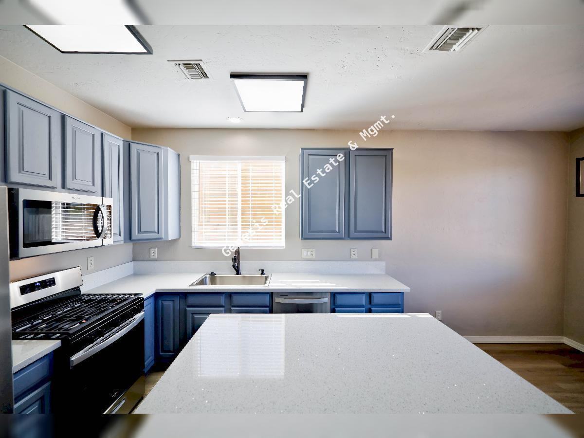 185 N Desert Stream Dr - Photo 3 of 45