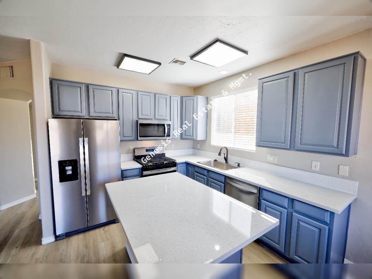 185 N Desert Stream Dr - Photo 4 of 45