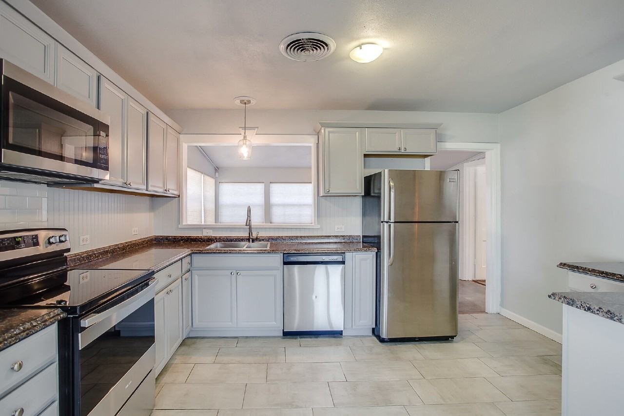 2802 30th St - Photo 5 of 15