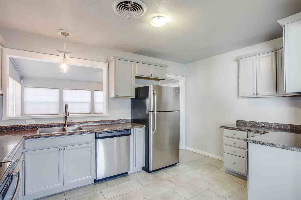 2802 30th St - Photo 6 of 15