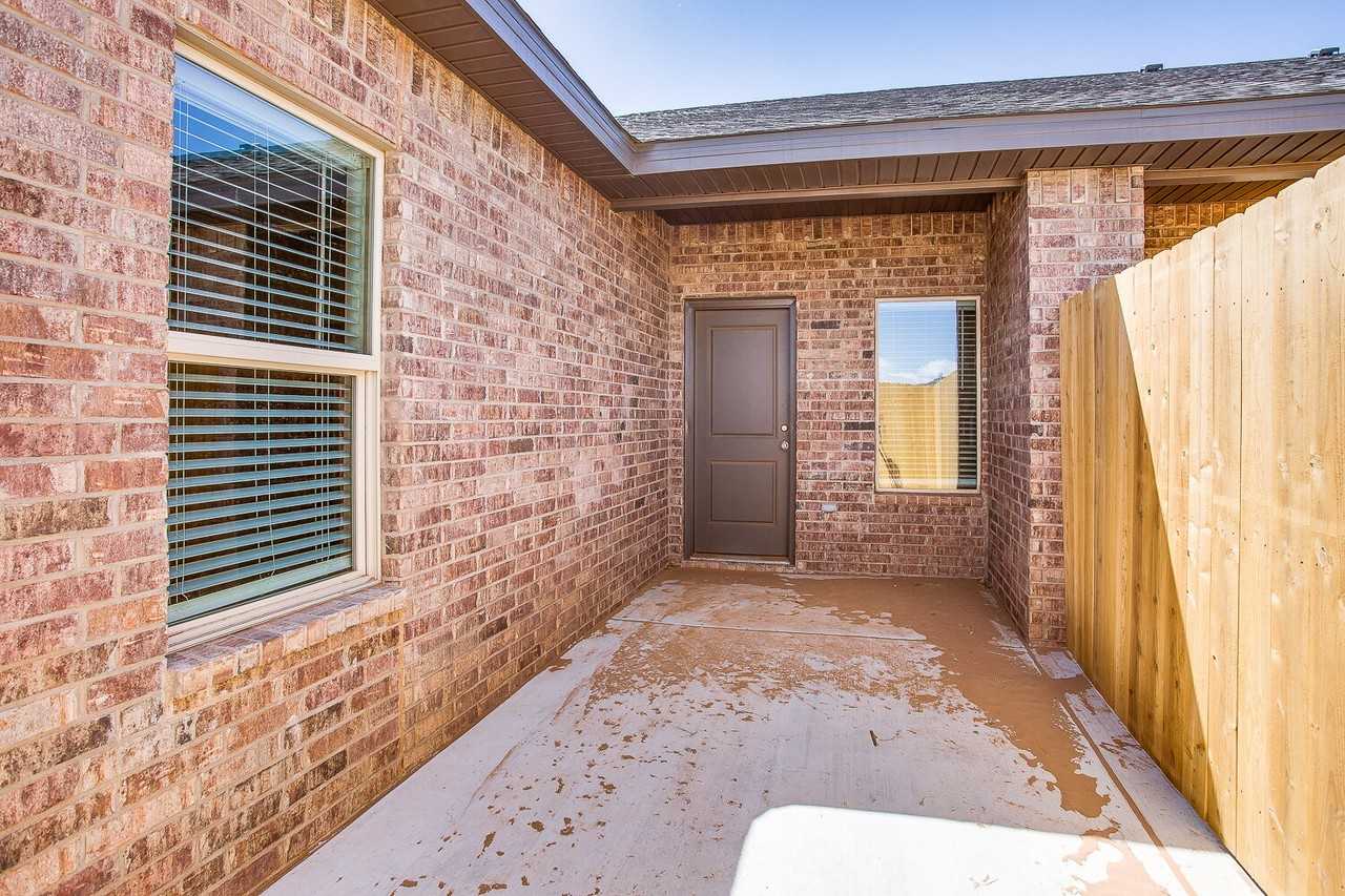 1718 Corpus Ave - Photo 2 of 18