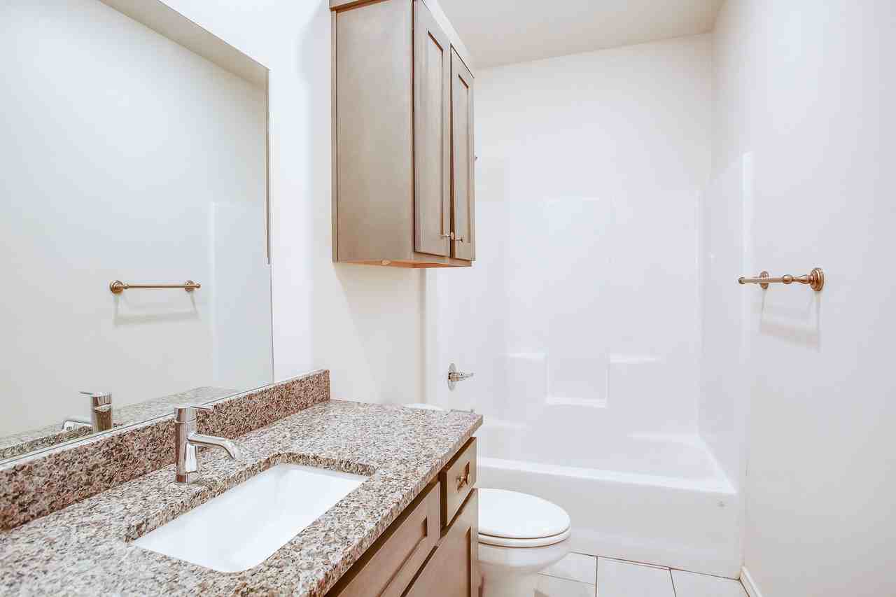 1718 Corpus Ave - Photo 4 of 18