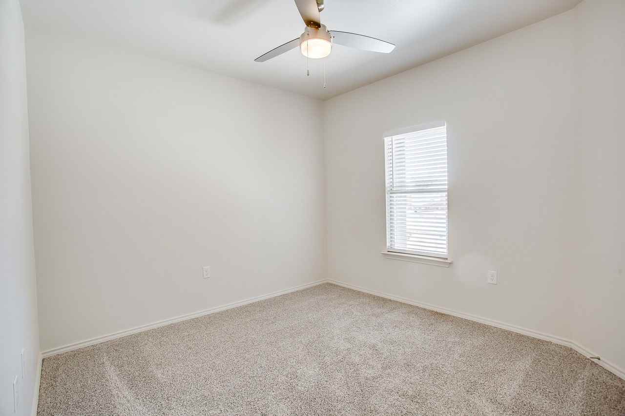 1718 Corpus Ave - Photo 5 of 18