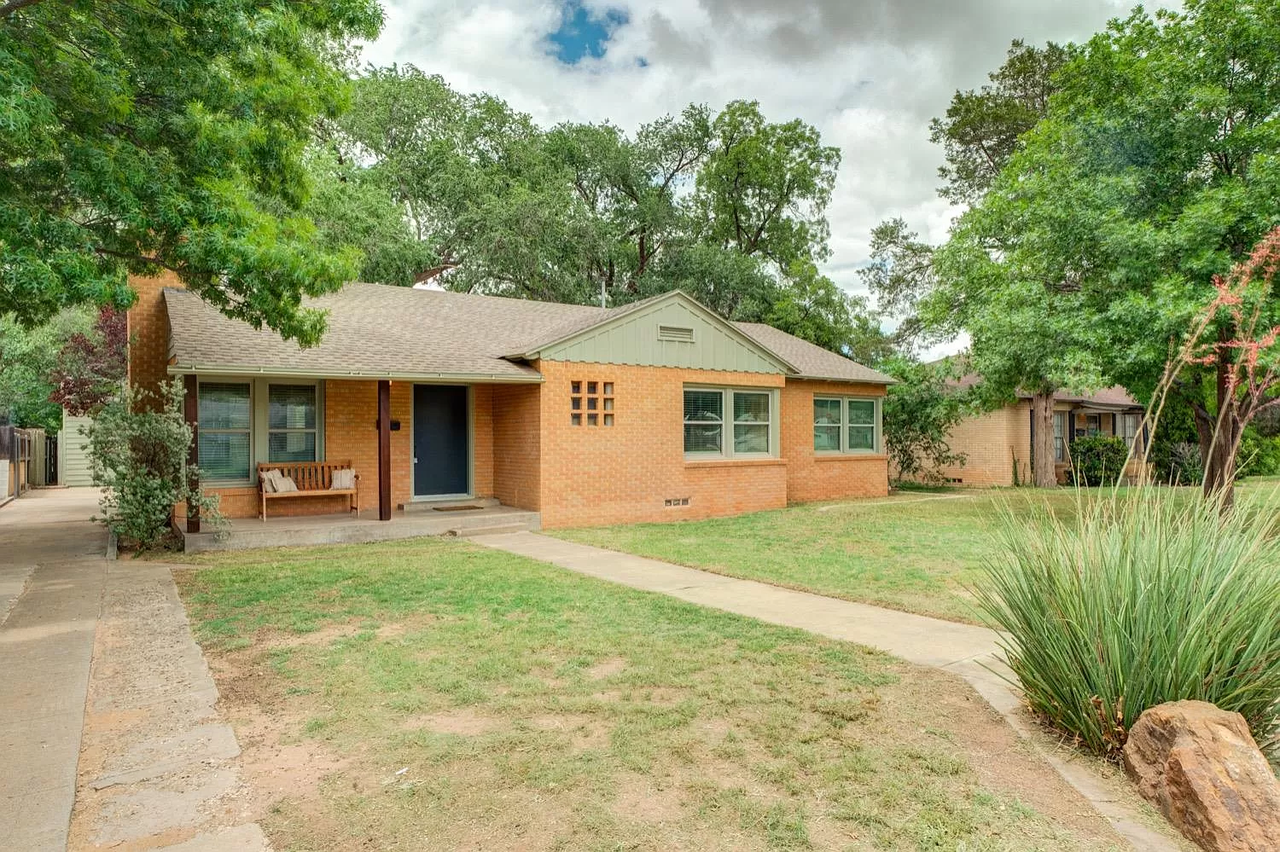 3204 28th St - Photo 3 of 25