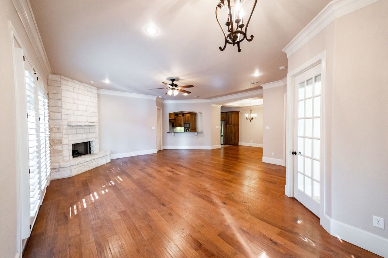 4402 108th St - Photo 3 of 20