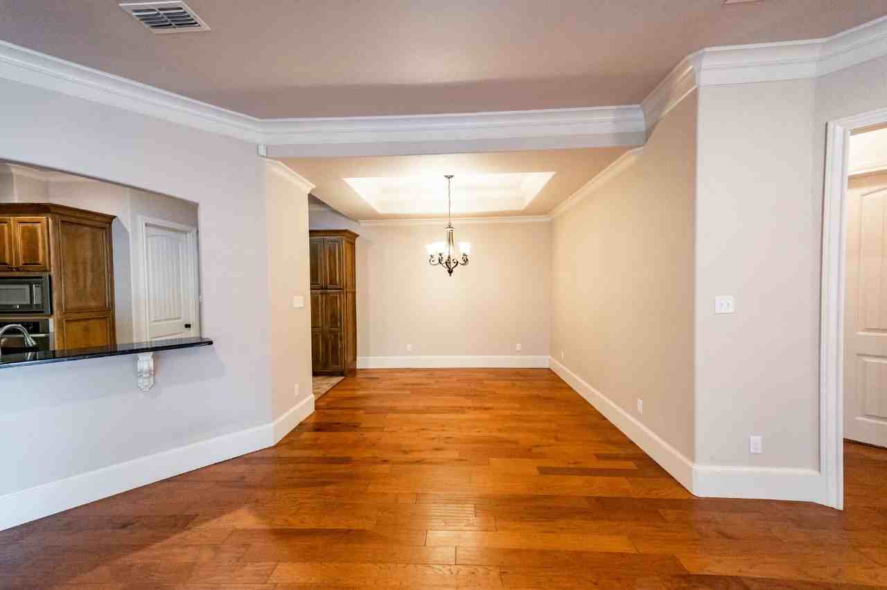 4402 108th St - Photo 5 of 20