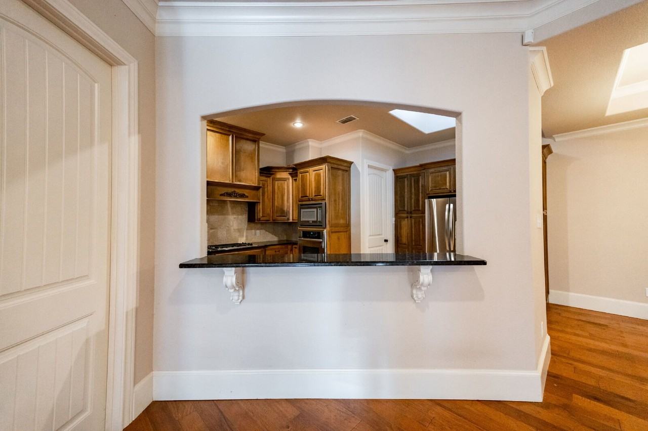 4402 108th St - Photo 6 of 20