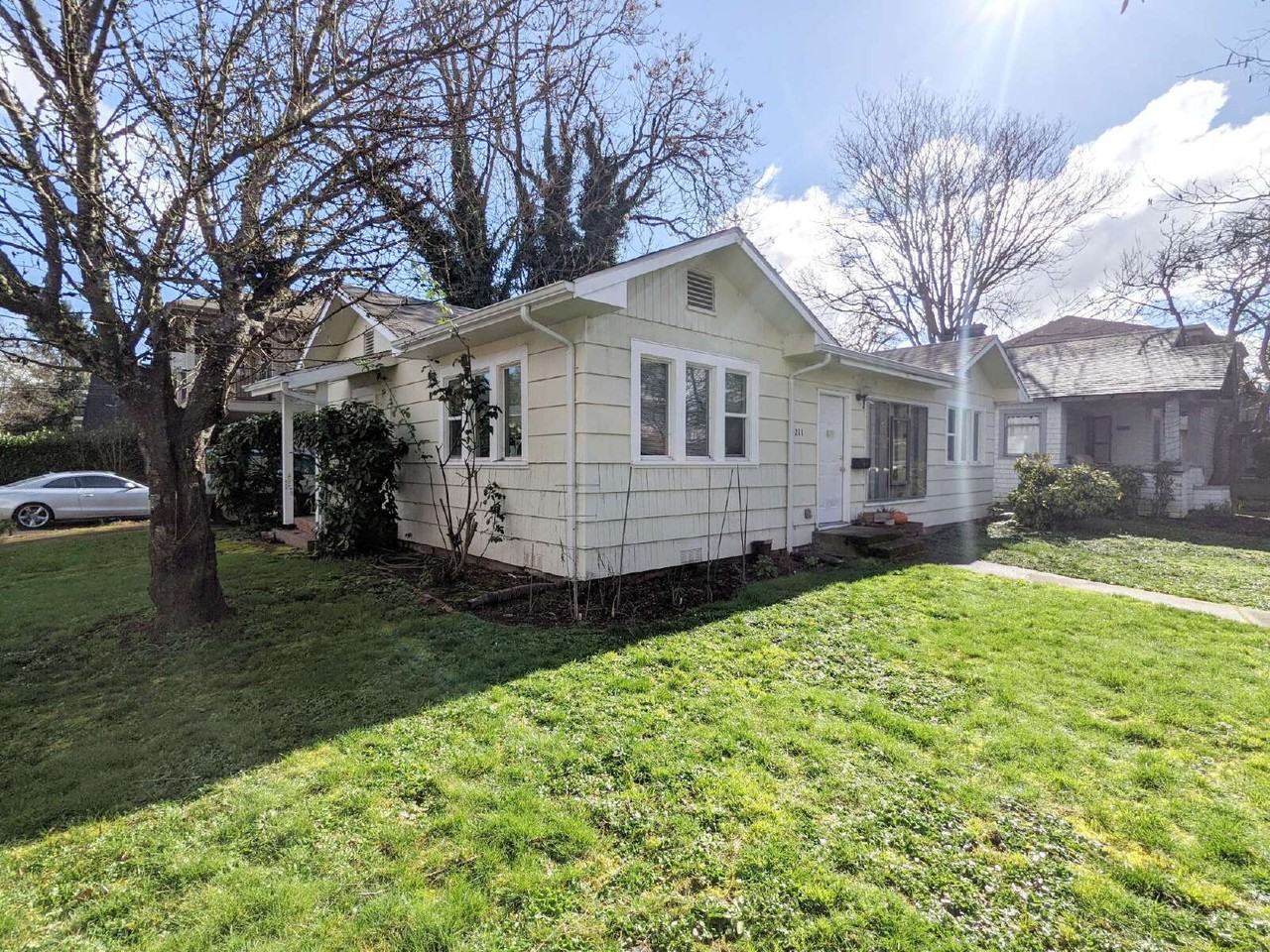 1211 Mill St - Photo 2 of 10