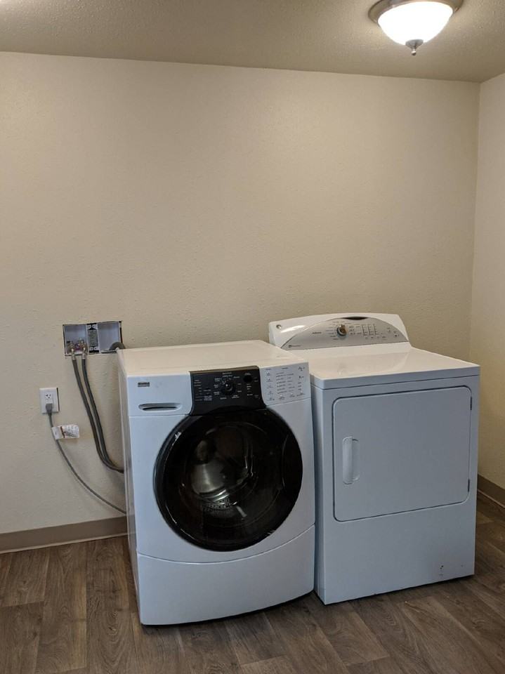 1211 Mill St - Photo 5 of 10