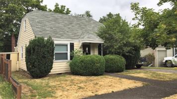 featured image of 2420 Agate St