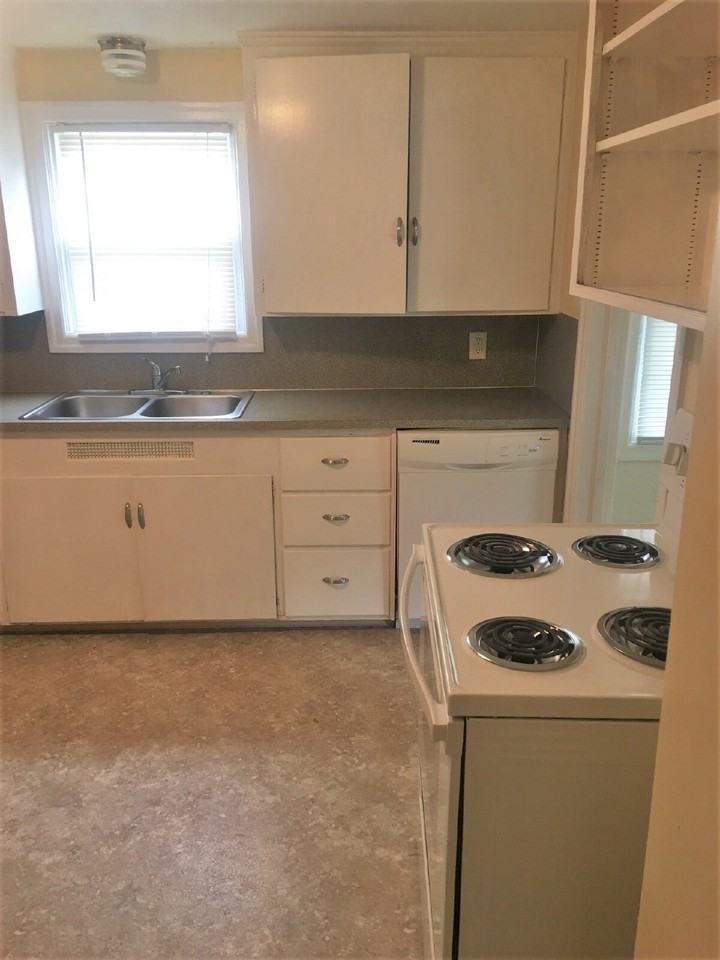 2420 Agate St - Photo 3 of 9