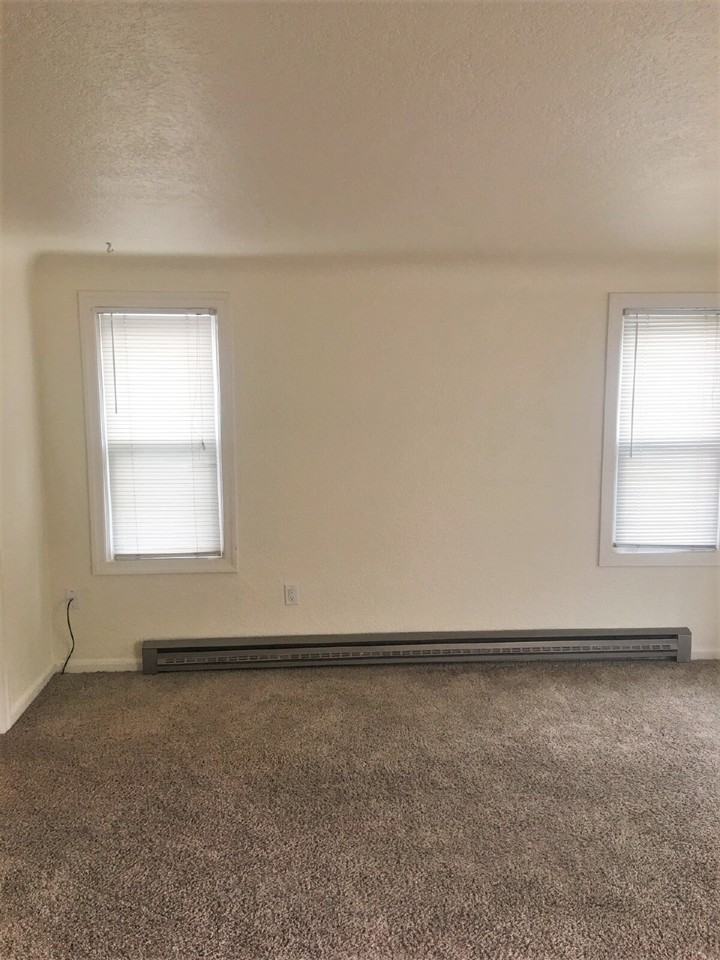 2420 Agate St - Photo 4 of 9