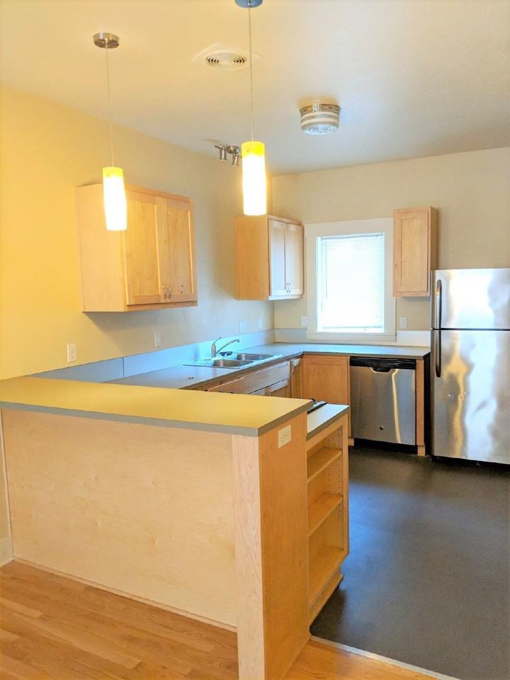 437 E 13th Aly - Photo 2 of 9