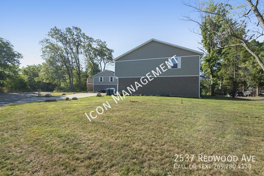 2537 Redwood Ave #2537REDWOO - Photo 4 of 25