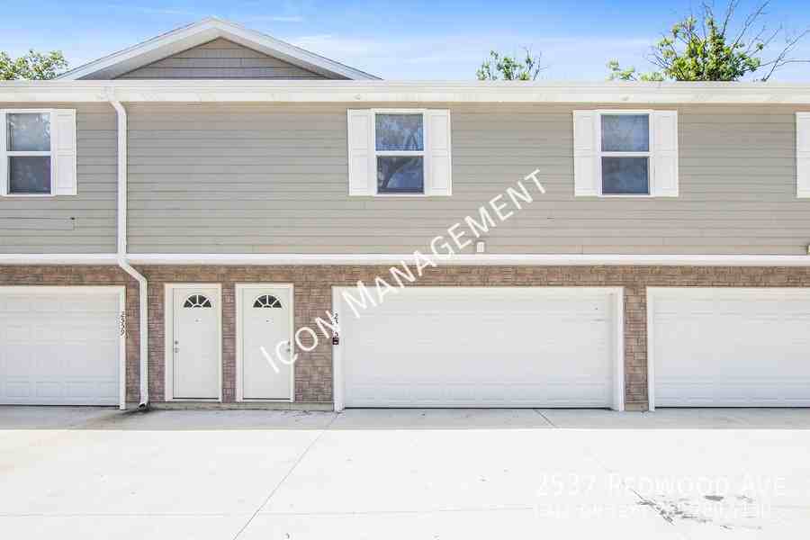 2537 Redwood Ave #2537REDWOO - Photo 5 of 25