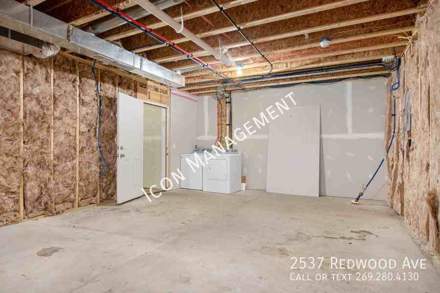 2537 Redwood Ave #2537REDWOO - Photo 7 of 25