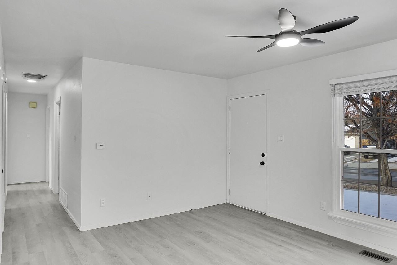 4485 Wordsworth Cir N - Photo 2 of 33