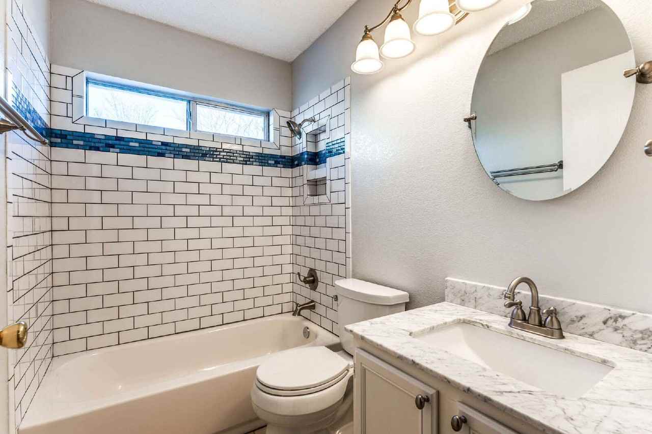 5907 Berwick Ct - Photo 4 of 25