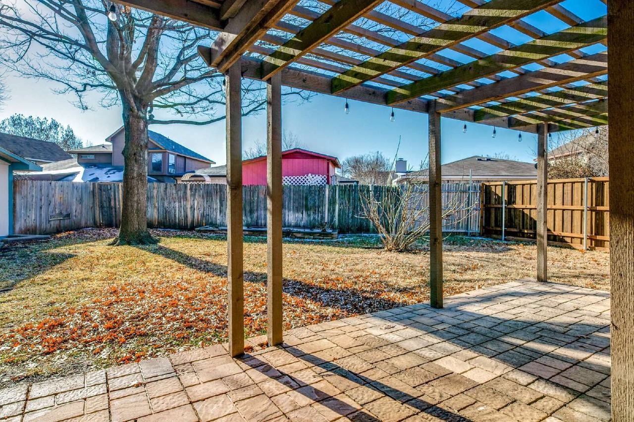 5907 Berwick Ct - Photo 5 of 25