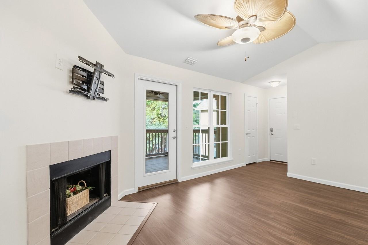 380 Marshland Rd #J35 - Photo 3 of 41