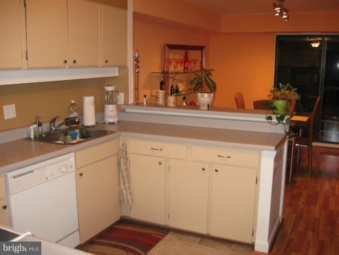 5681 Harpers Farm Rd #F - Photo 4 of 9