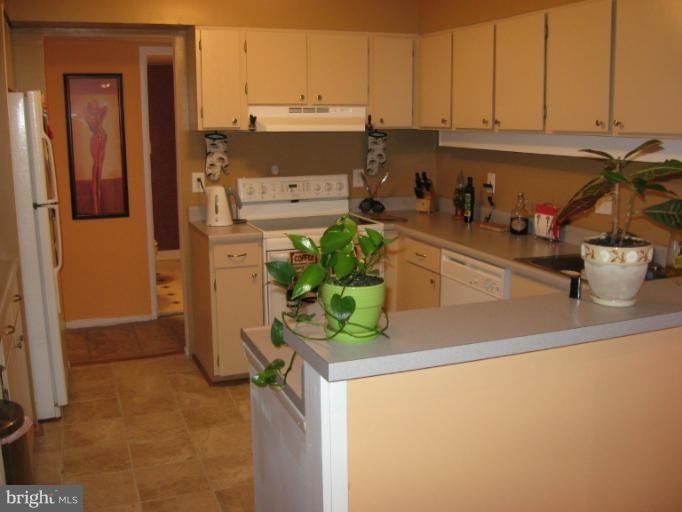 5681 Harpers Farm Rd #F - Photo 5 of 9