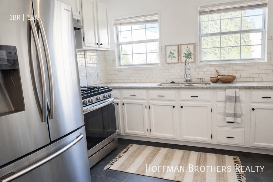 1251 N Beachwood Dr #1-2 - Photo 7 of 8