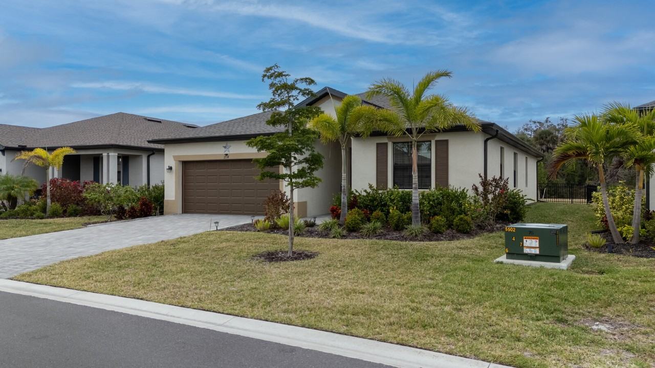 1734 Saddlewood Cir - Photo 3 of 50