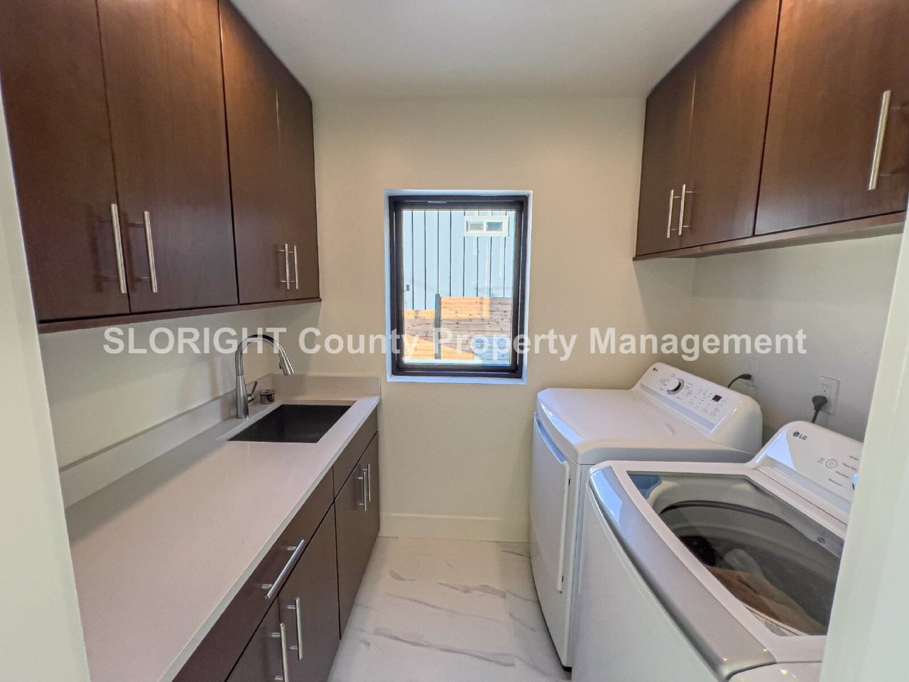 2670 Laurel Ave - Photo 6 of 37