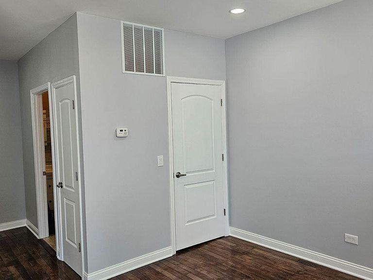 2418 W Fillmore St - Photo 2 of 16