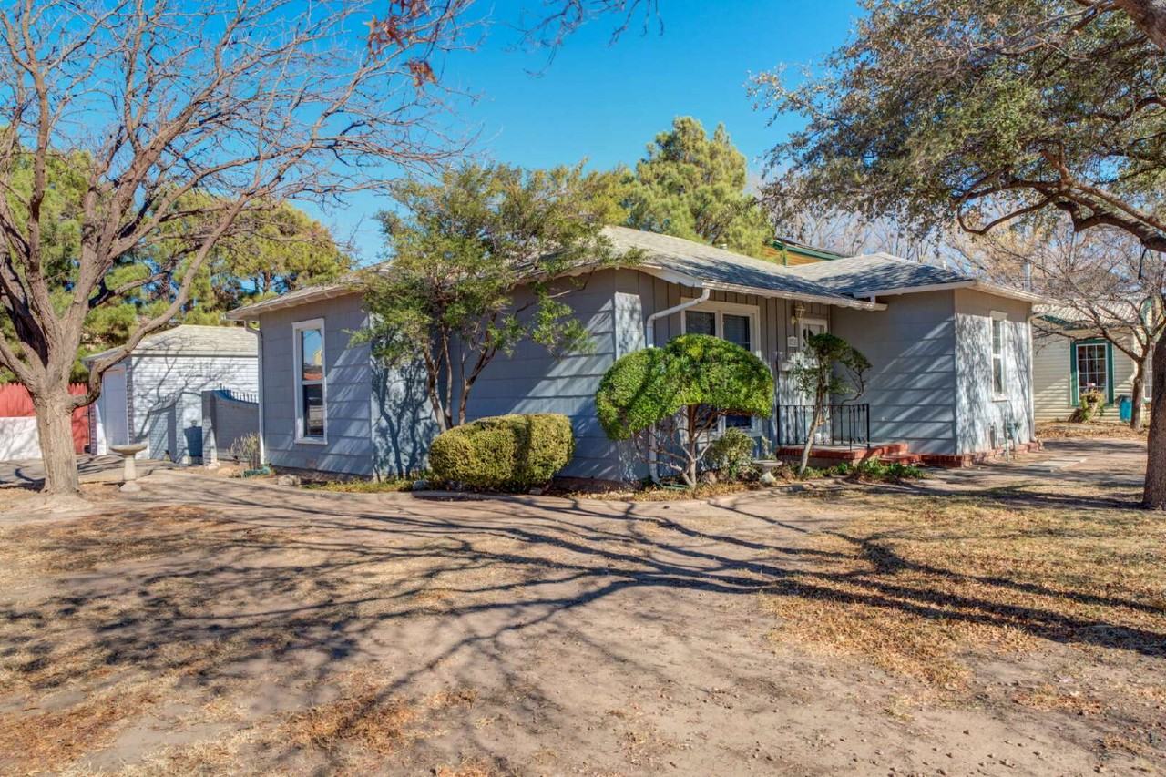 2710 27th St - Photo 2 of 38