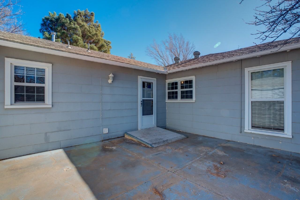 2710 27th St - Photo 4 of 38