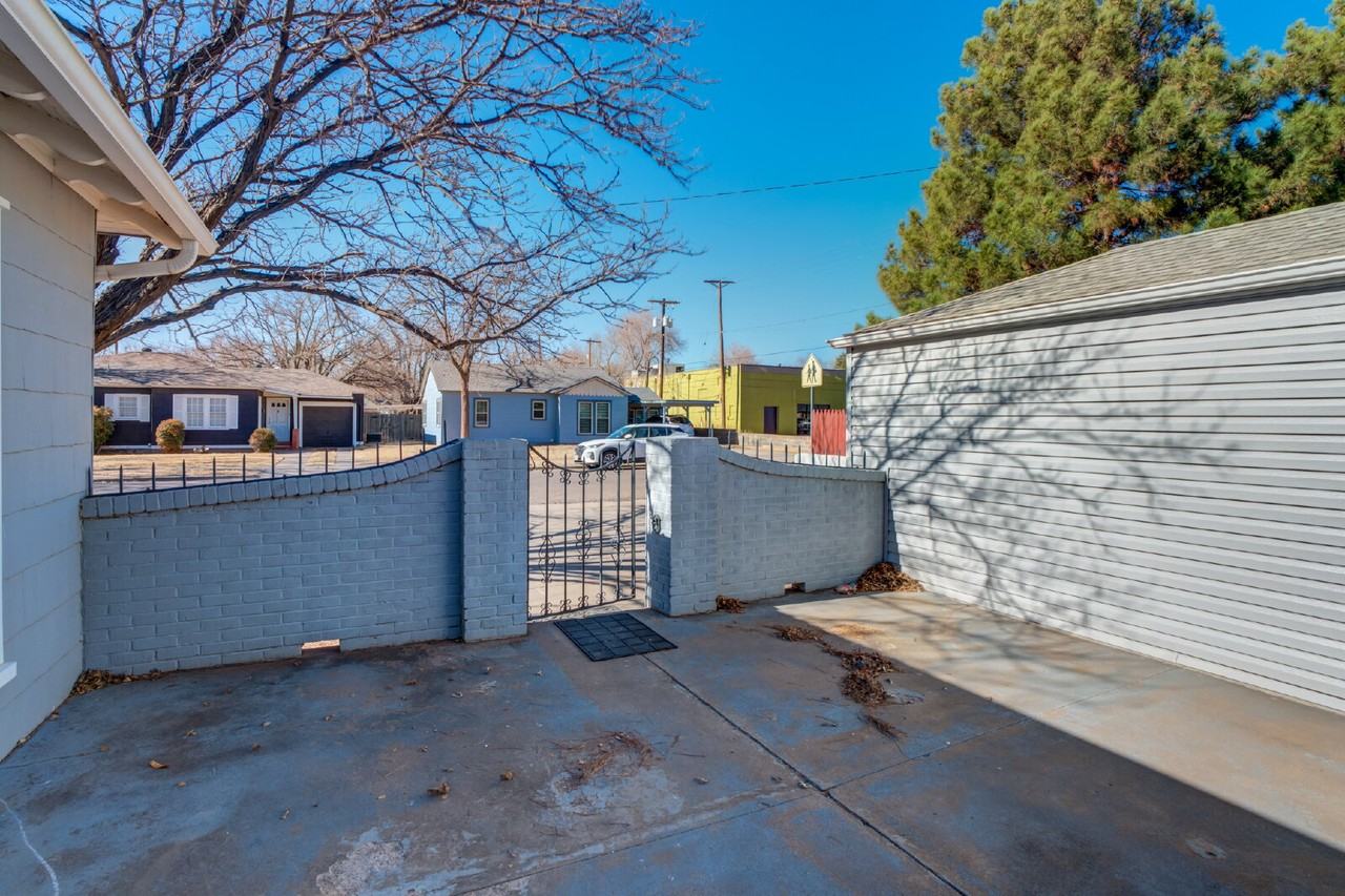 2710 27th St - Photo 5 of 38