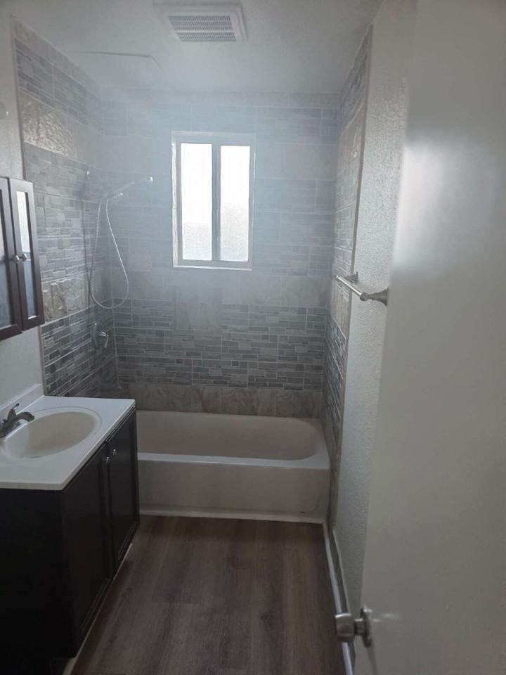 4660 Clara St #4 - Photo 2 of 6