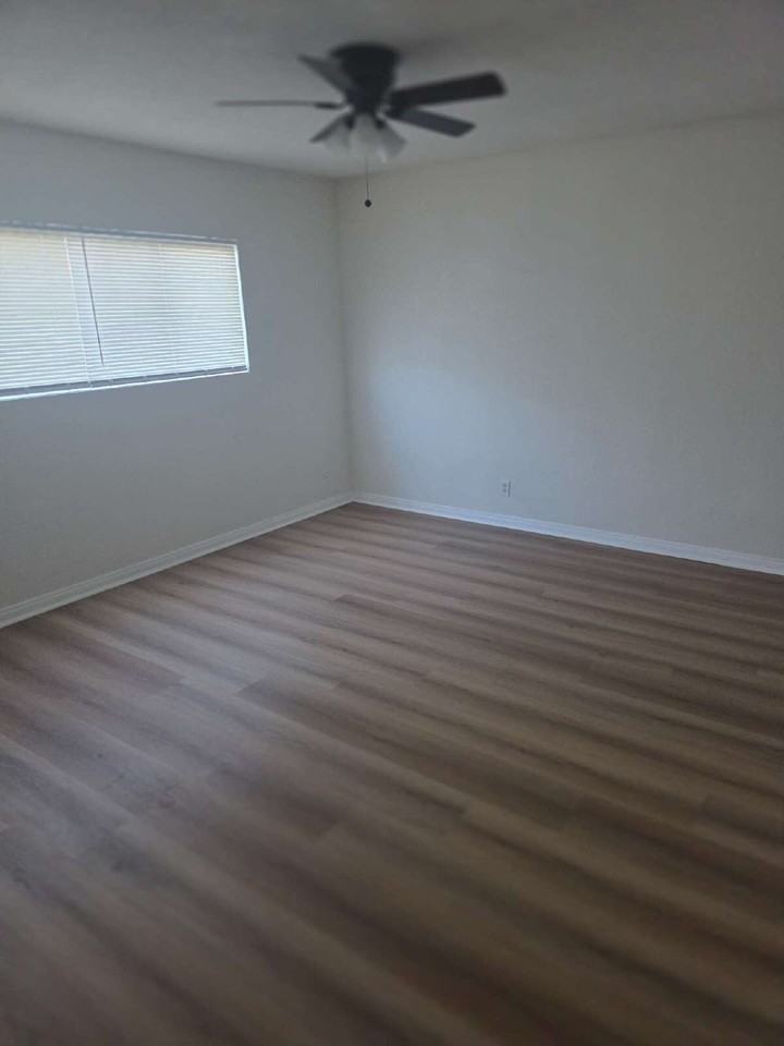 4660 Clara St #4 - Photo 3 of 6