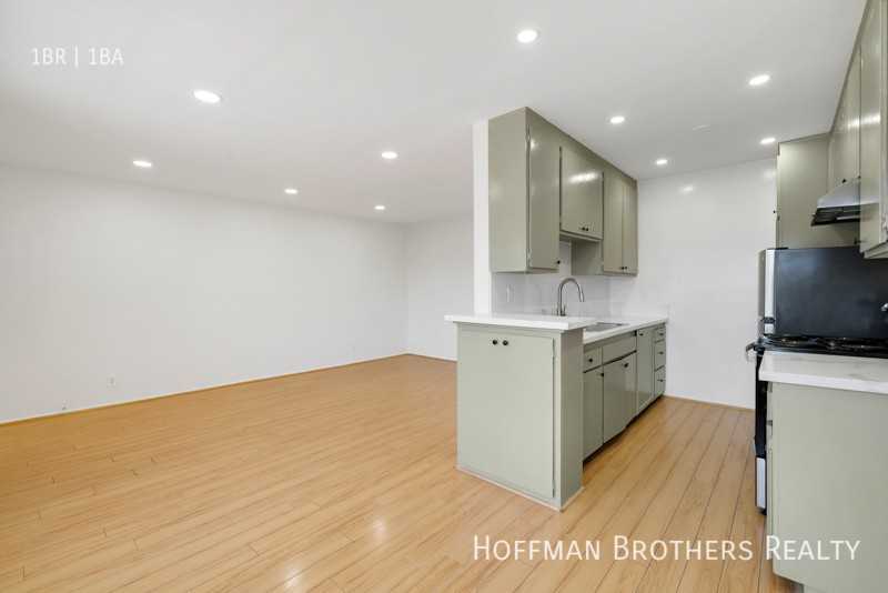 200 N Oxford Ave #11 - Photo 5 of 15