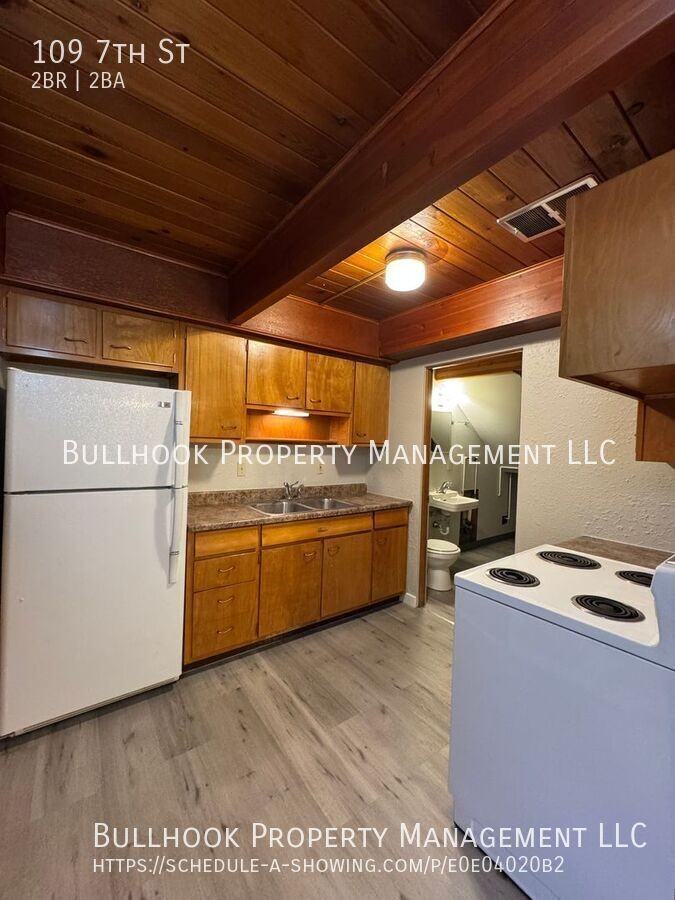 109 7th St - Photo 7 of 17