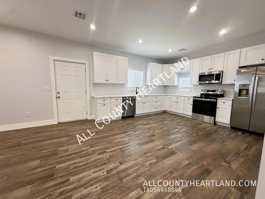 2462 County Road 1240 - Photo 4 of 18