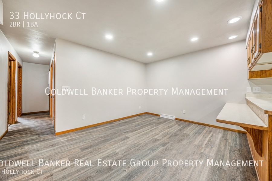 33 Hollyhock Ct - Photo 7 of 28