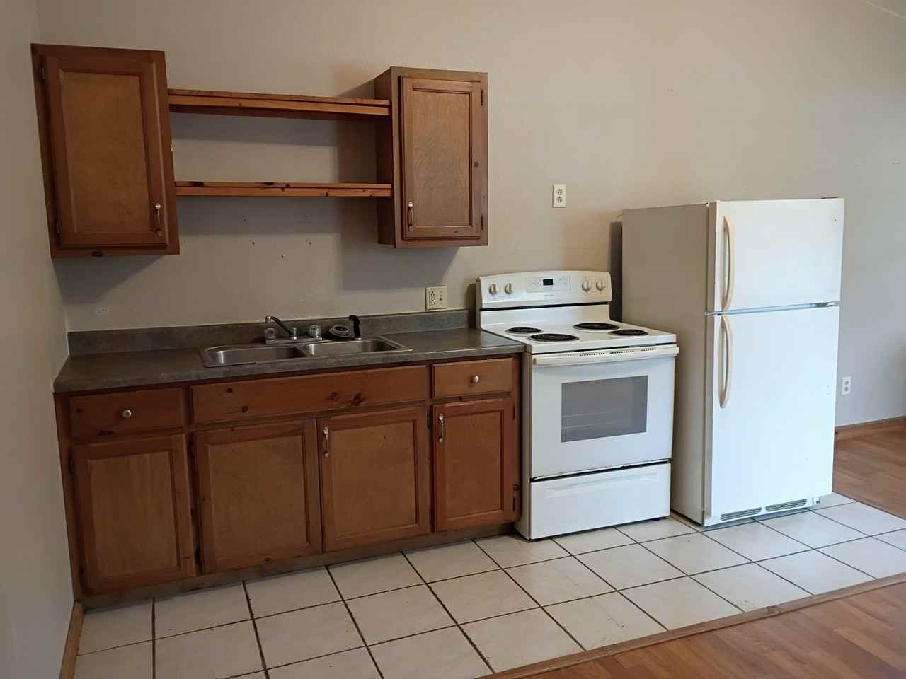 295 W Ellis St #7 - Photo 3 of 5