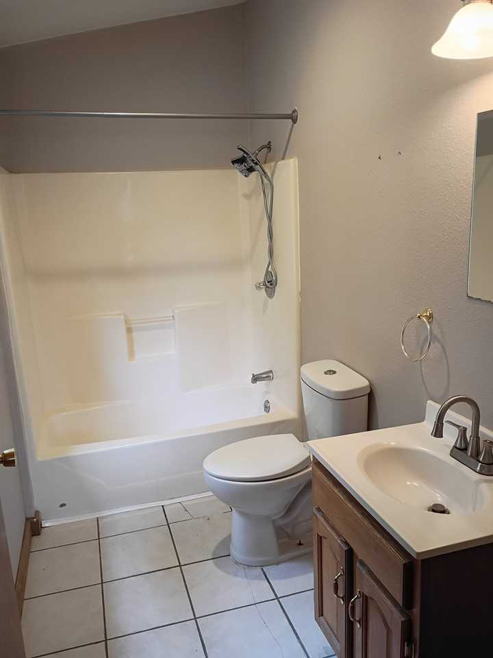 295 W Ellis St #7 - Photo 4 of 5