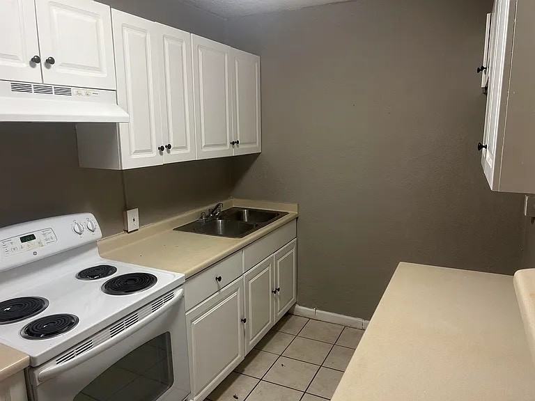 284 W Wood St - Photo 3 of 5